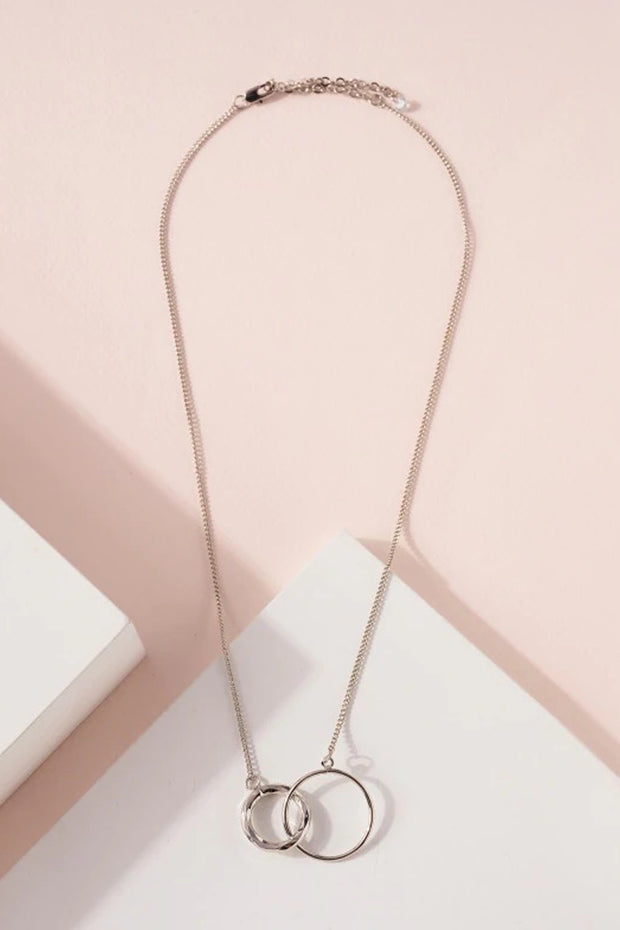 Simple O Rings Linked Short Necklace